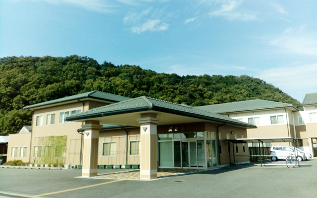 真鍋内科　外観S.png
