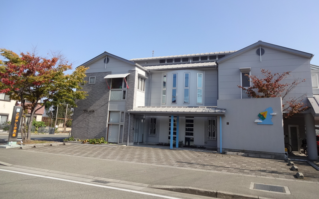 こばやし小児科　外観1s.png