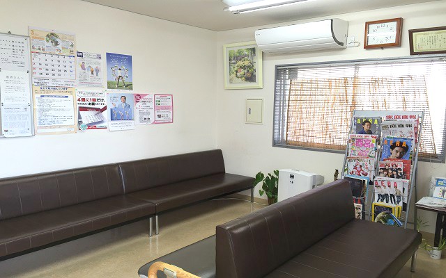 藤川医院待合室.jpg