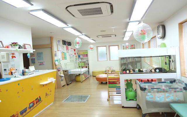 転馬こどもの診療所内観s.jpg