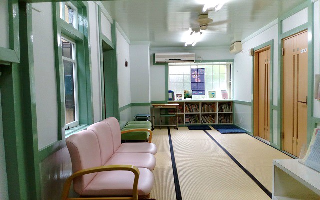 馬嶋医院待合室.jpg