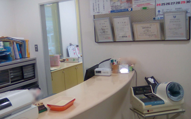 吉川診療所（受付）加工済み.jpg