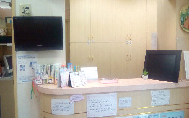 小川歯科受付.jpg