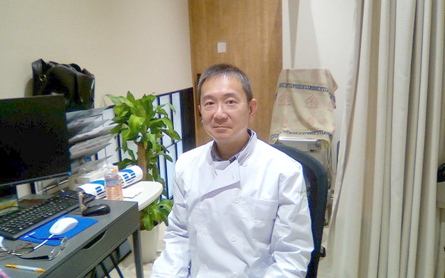 みのやまクリニック立川　先生　修正.jpg