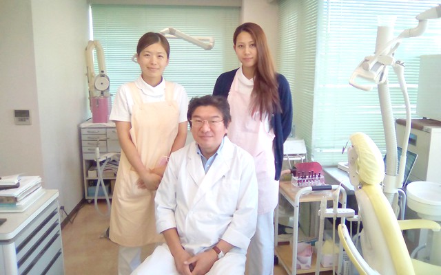 野川歯科医院先生とスタッフ.jpg